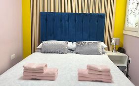 Penlea ~ 1 Bedroom Flat With Harbour View